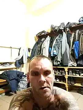 Snapshot of rus333 chatting on December 6, 11:36 pm rus333 online show from December 6, 11:36 pm