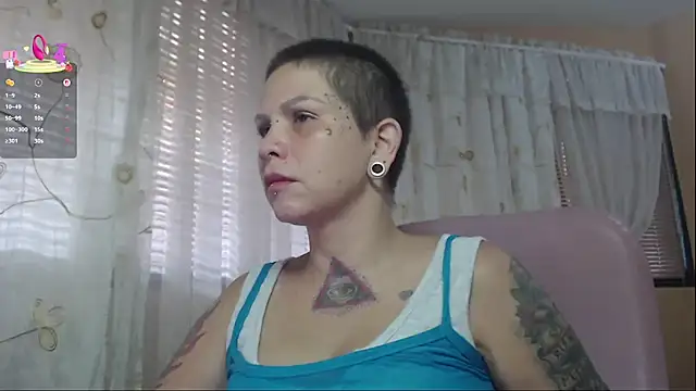 Snapshot of moon_cat85 chatting on September 13, 4:51 pm moon cat85 online show from September 13, 4:51 pm