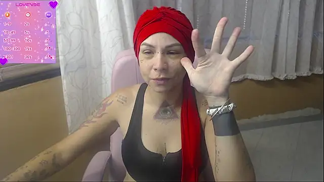 Snapshot of moon_cat85 chatting on June 16, 4:31 pm moon cat85 online show from June 16, 4:31 pm