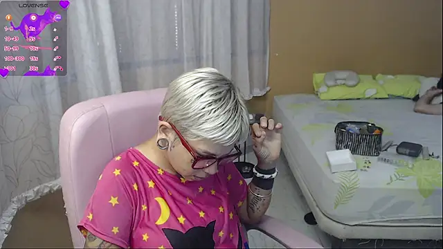Snapshot of moon_cat85 chatting on July 14, 4:56 pm moon cat85 online show from July 14, 4:56 pm