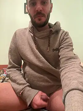 Snapshot of AlexandruUK chatting on January 15, 8:19 am AlexandruUK online show from January 15, 8:19 am