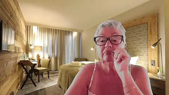 GrannyChrissy68 online show from February 1, 3:32 pm