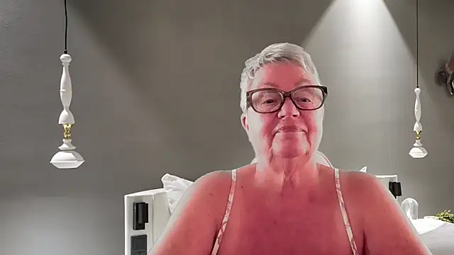 GrannyChrissy68 online show from February 8, 10:57 pm