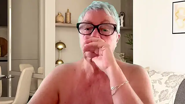 GrannyChrissy68 online show from April 17, 1:25 pm