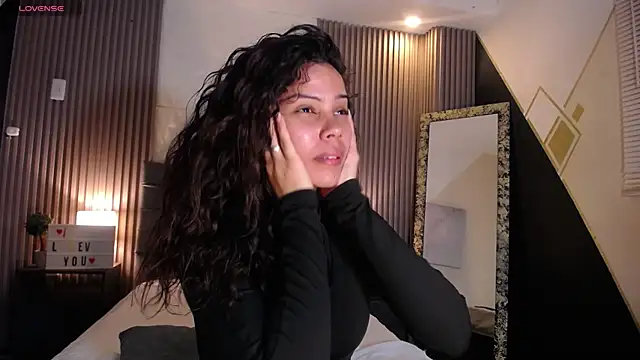 Snapshot of ximena_diaz chatting on December 14, 8:40 pm ximena diaz online show from December 14, 8:40 pm