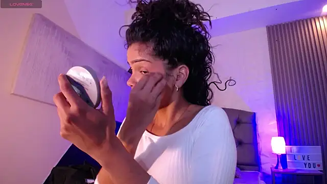 Snapshot of ximena_diaz chatting on January 25, 9:25 pm ximena diaz online show from January 25, 9:25 pm