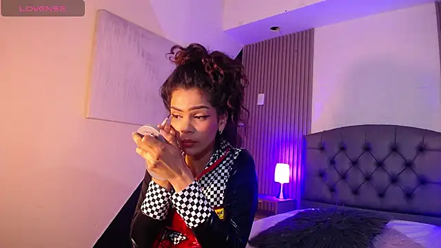 Snapshot of ximena_diaz chatting on March 6, 8:27 pm ximena diaz online show from March 6, 8:27 pm