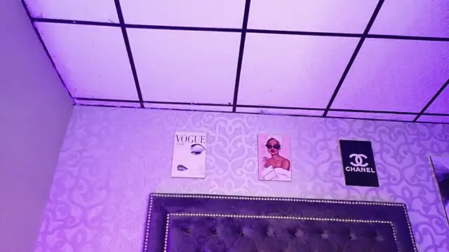 Snapshot of MariiePrice chatting on December 2, 7:47 am MariiePrice online show from December 2, 7:47 am