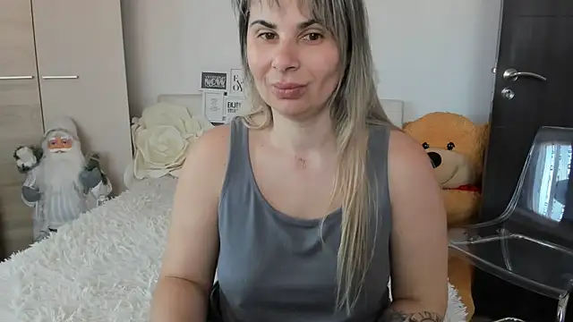 Snapshot of sweetemy4u chatting on March 10, 8:52 am sweetemy4u online show from March 10, 8:52 am