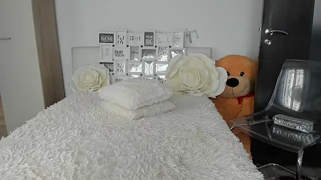Snapshot of sweetemy4u chatting on March 31, 7:53 am sweetemy4u online show from March 31, 7:53 am