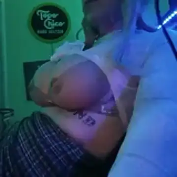 Snapshot of LovingLori chatting on February 11, 12:26 am LovingLori online show from February 11, 12:26 am