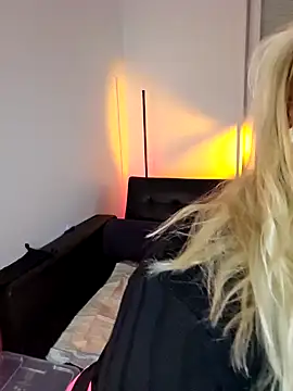 Snapshot of NastyMilf_ chatting on January 11, 7:27 pm NastyMilf online show from January 11, 7:27 pm