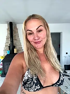Snapshot of NastyMilf_ chatting on September 23, 10:29 am NastyMilf online show from September 23, 10:29 am