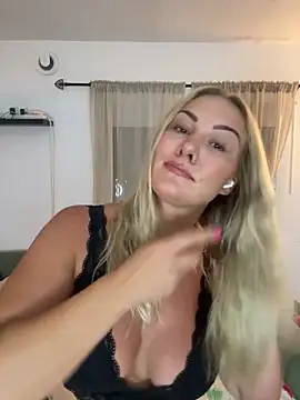 Snapshot of NastyMilf_ chatting on October 4, 7:45 pm NastyMilf online show from October 4, 7:45 pm