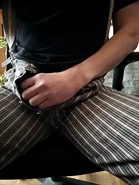 Snapshot of Justforoneday chatting on November 25, 12:27 pm Justforoneday online show from November 25, 12:27 pm