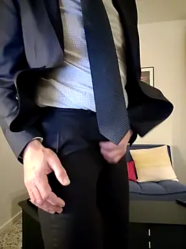 Snapshot of Justforoneday chatting on December 1, 9:31 pm Justforoneday online show from December 1, 9:31 pm