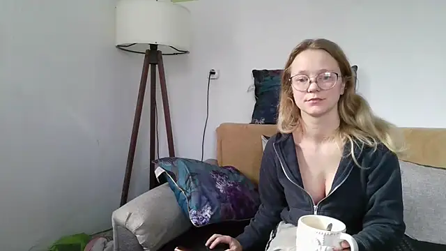 little-leni online show from November 25, 11:21 am