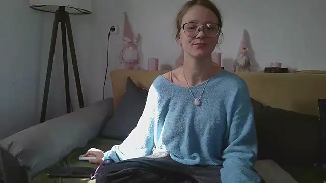 Snapshot of little-leni chatting on February 16, 10:11 am little-leni online show from February 16, 10:11 am