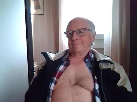 Snapshot of johnjohn622662 chatting on March 12, 9:44 am johnjohn622662 online show from March 12, 9:44 am