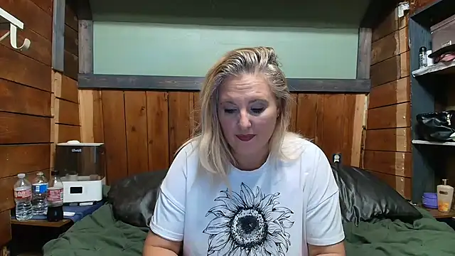 lisaxlovexxx online show from April 15, 6:59 pm