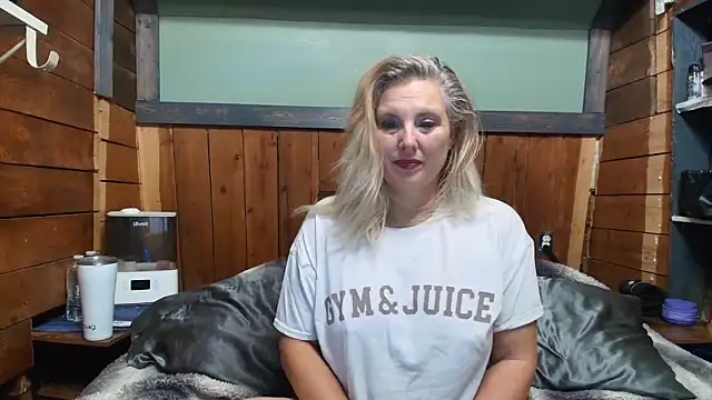 lisaxlovexxx online show from May 20, 3:29 pm