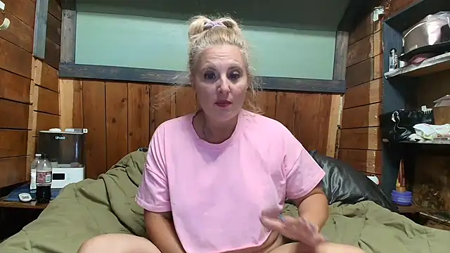 Snapshot of lisaxlovexxx chatting on July 9, 8:24 pm lisaxlovexxx online show from July 9, 8:24 pm