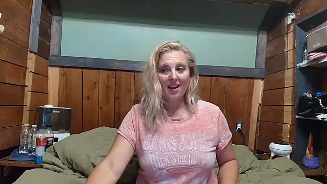Snapshot of lisaxlovexxx chatting on July 16, 3:45 am lisaxlovexxx online show from July 16, 3:45 am
