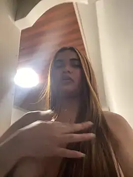 Snapshot of Bombshell_Ashy chatting on February 6, 6:18 am Bombshell Ashy online show from February 6, 6:18 am