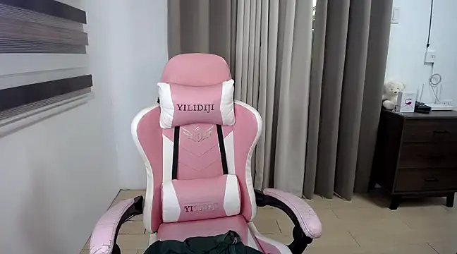 Snapshot of Bombshell_Ashy chatting on February 26, 11:59 pm Bombshell Ashy online show from February 26, 11:59 pm