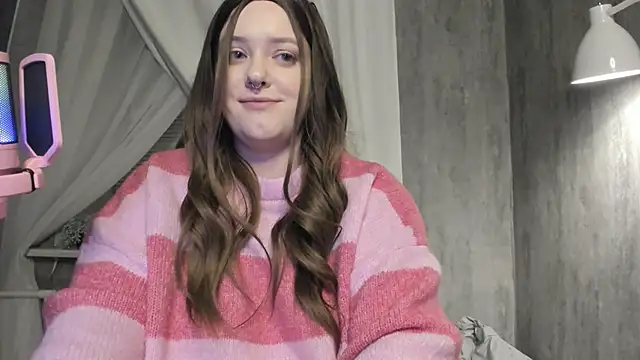 Sophia Edwards online show from December 8, 8:04 pm