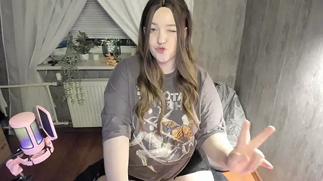 Sophia Edwards online show from February 1, 6:08 pm