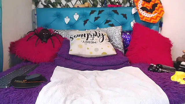 SARAWILLS online show from October 31, 1:56 pm