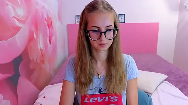 AliceAdams online show from September 17, 6:48 am