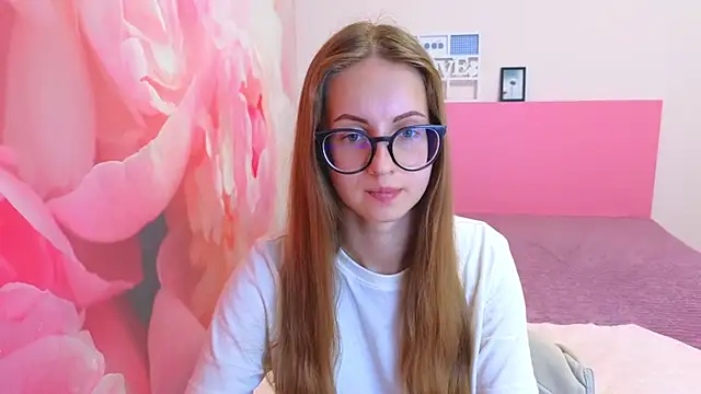 Snapshot of AliceAdams chatting on May 21, 7:26 am AliceAdams online show from May 21, 7:26 am