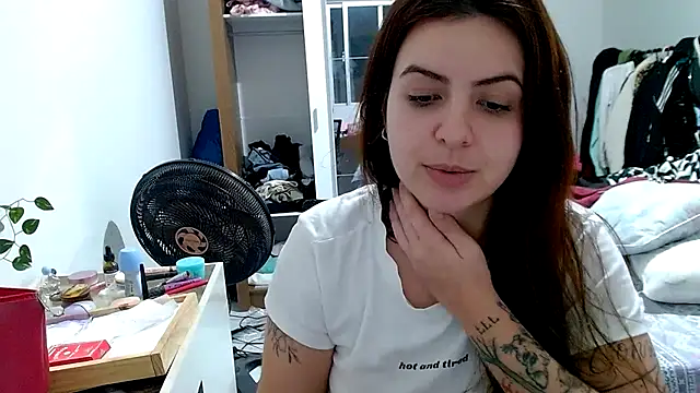 Snapshot of chelbyy chatting on October 14, 2:34 am chelbyy online show from October 14, 2:34 am