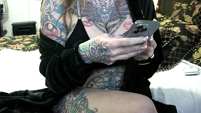 pamelagunns online show from January 25, 4:35 pm