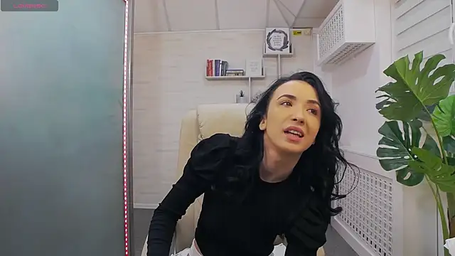 GlamKate online show from March 2, 6:37 am