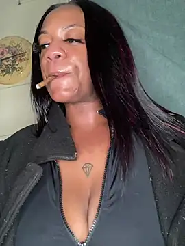 Snapshot of AlexaTheSlut chatting on January 4, 10:24 pm AlexaTheSlut online show from January 4, 10:24 pm