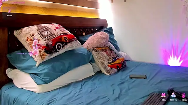 Snapshot of Ariella_tits chatting on July 19, 5:05 pm Ariella tits online show from July 19, 5:05 pm