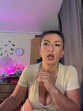 Snapshot of Hotangel75 chatting on June 28, 5:35 am Hotangel75 online show from June 28, 5:35 am