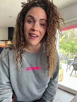 Clara-xoxo online show from March 30, 9:21 am