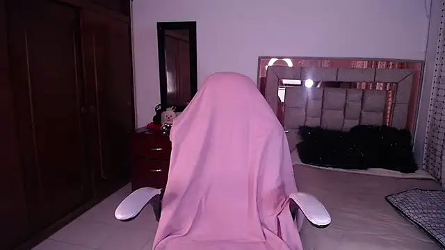 salomecastro  online show from November 14, 1:15 am