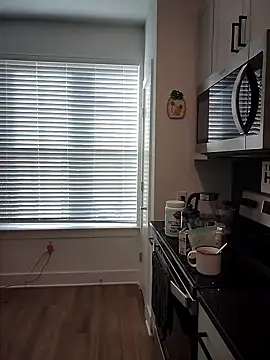 Snapshot of HollyTattoo chatting on December 6, 2:28 pm HollyTattoo online show from December 6, 2:28 pm