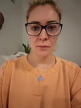 Snapshot of HollyTattoo chatting on January 13, 10:47 am HollyTattoo online show from January 13, 10:47 am