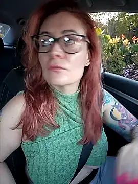 Snapshot of HollyTattoo chatting on October 2, 12:12 pm HollyTattoo online show from October 2, 12:12 pm