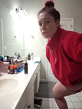 Snapshot of HollyTattoo chatting on February 12, 2:56 pm HollyTattoo online show from February 12, 2:56 pm