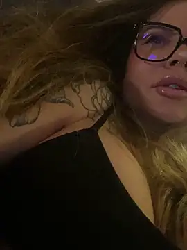 Snapshot of Etwas_neugierig chatting on December 30, 5:34 pm Etwas neugierig online show from December 30, 5:34 pm