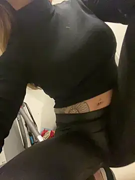 Snapshot of Etwas_neugierig chatting on February 16, 3:48 pm Etwas neugierig online show from February 16, 3:48 pm