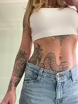 Snapshot of Etwas_neugierig chatting on March 6, 1:14 pm Etwas neugierig online show from March 6, 1:14 pm