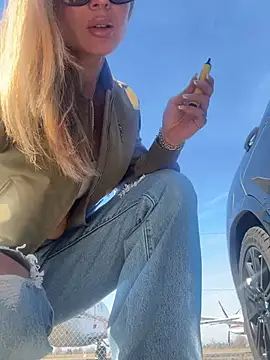 Snapshot of Etwas_neugierig chatting on March 9, 12:31 pm Etwas neugierig online show from March 9, 12:31 pm